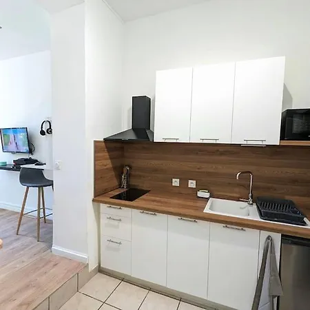 Au Calme En Ville, Sans Vis à Vis Et Climatisé