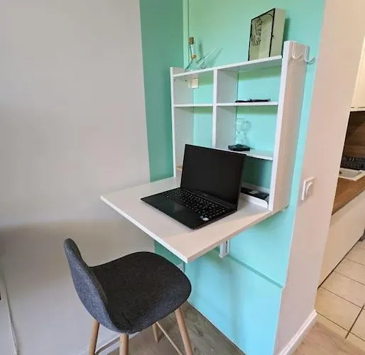 Au Calme En Ville, Sans Vis A Vis Et Climatise *