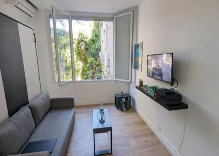 Au Calme En Ville, Sans Vis A Vis Et Climatise Apartment *