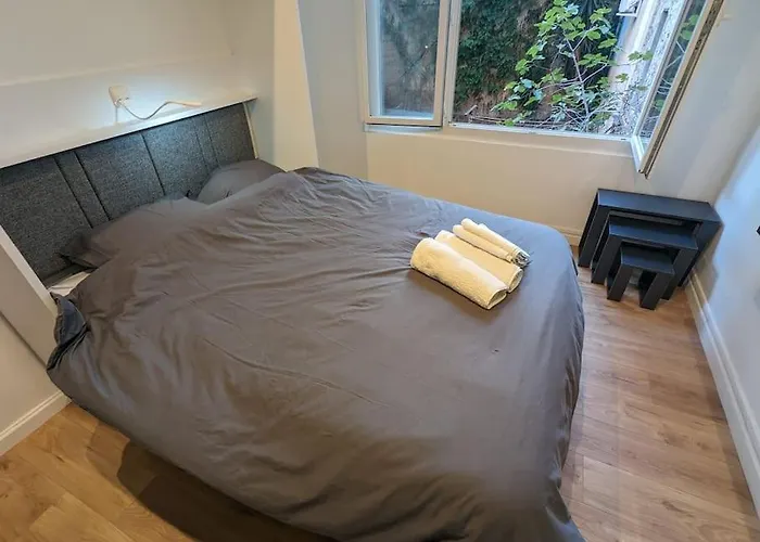 Au Calme En Ville, Sans Vis A Vis Et Climatise